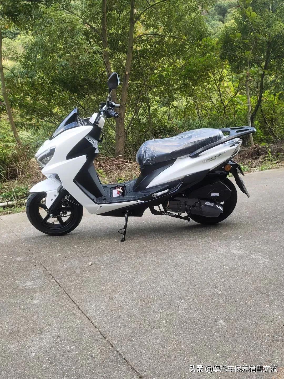 金城劲力铃木技术踏板摩托车大功率中大型175