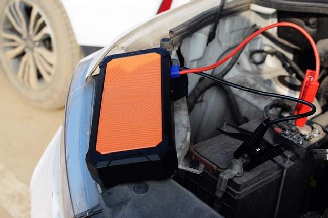 在网上选了一个月的汽车应急电源，最后我入手了autowit超级电容应急电源