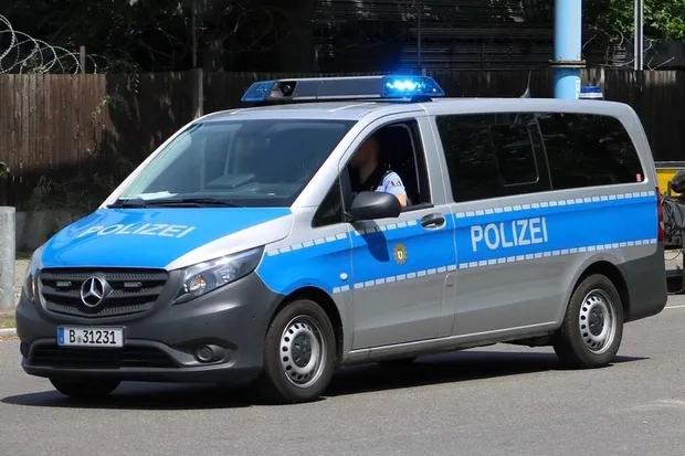 经典车欣赏～奔驰 威霆 vito mpv 厢式车 德国警车