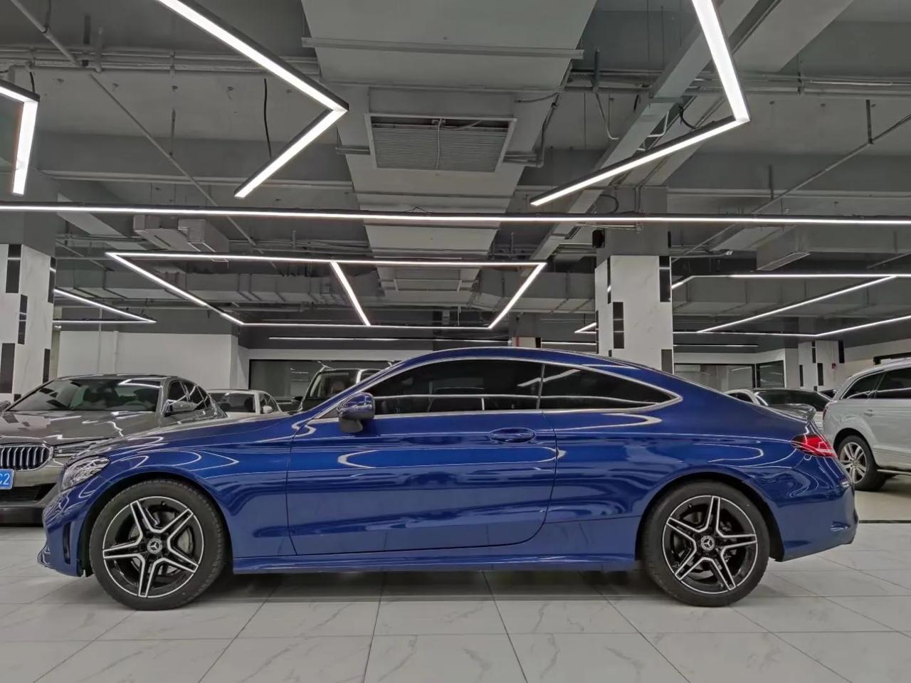 2021年奔驰c200轿跑 5000公里 原版原漆!跟新车0