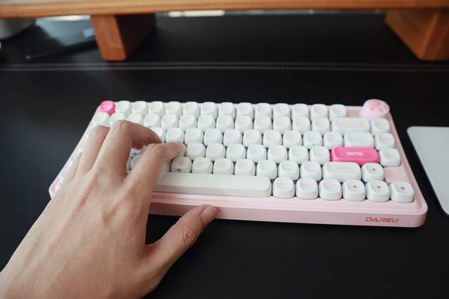 键盘里的小可爱，达尔优小方糖Z82三模机械键盘评测