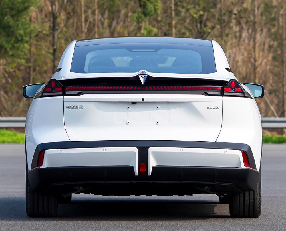 车身尺寸为482*1890*1480,轴距2900mm,将采用全新车标设计.