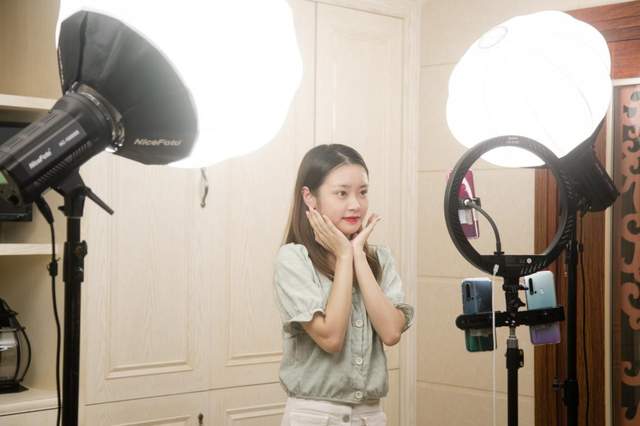 小功率LED影视灯在影视直播中的应用