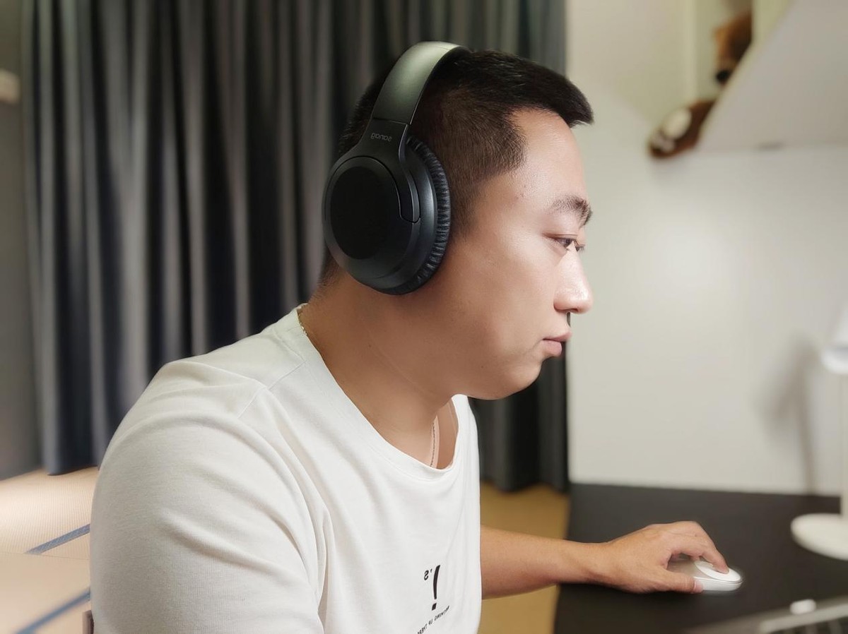 ANC主动降噪头戴耳机，可以完美阻隔外界噪音