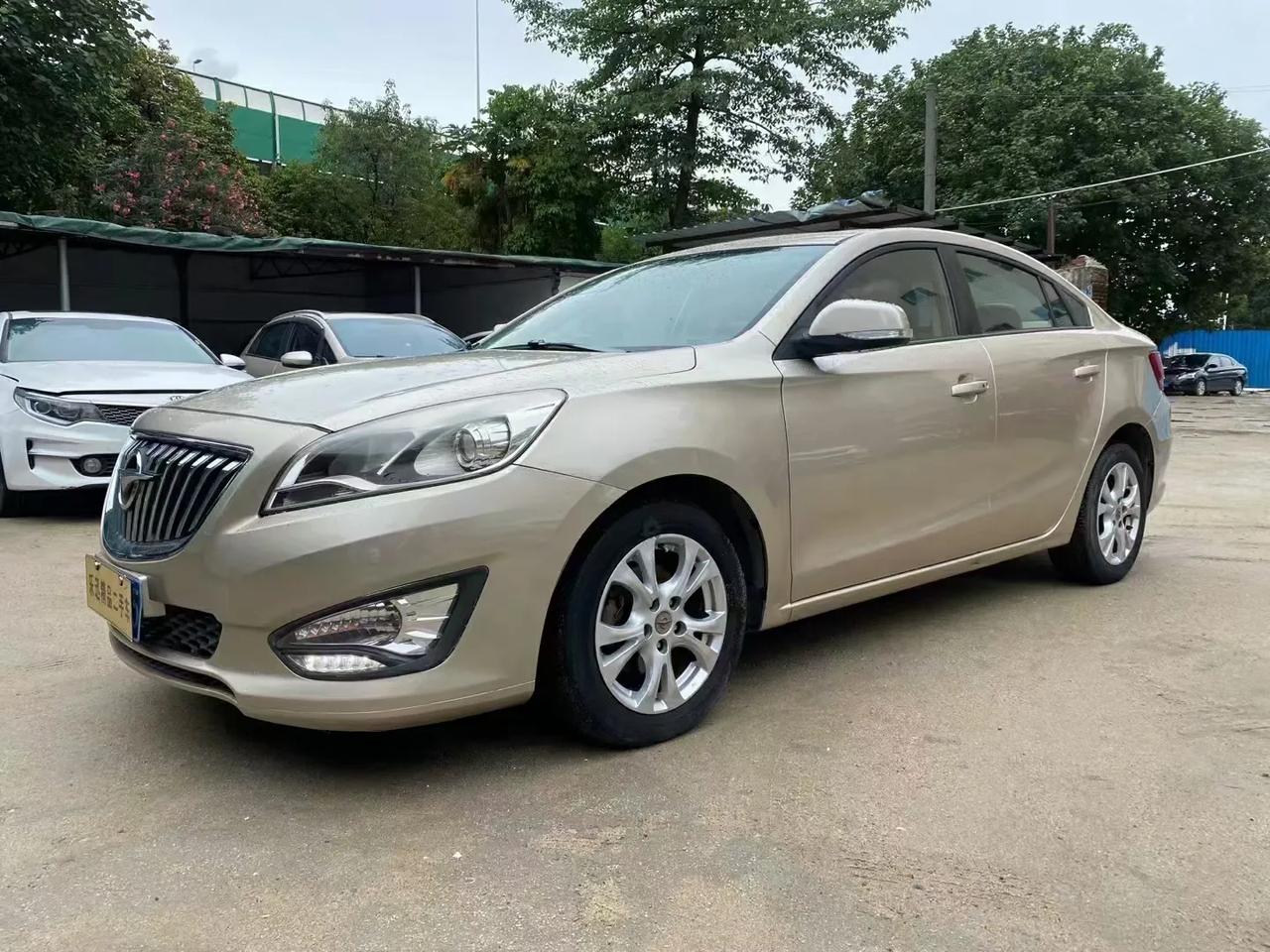 2014年5月海马m5,1.6l自动档出3.18万包过户,车