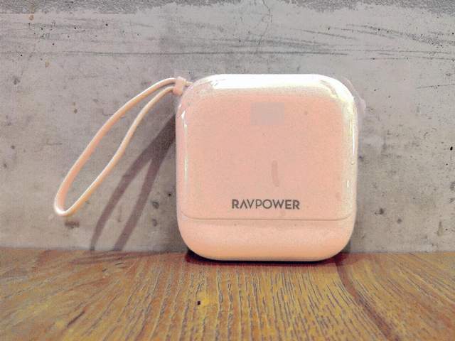 RAVPower自带线充电宝：圆润怡人设计，专为女性用户贴心而打造