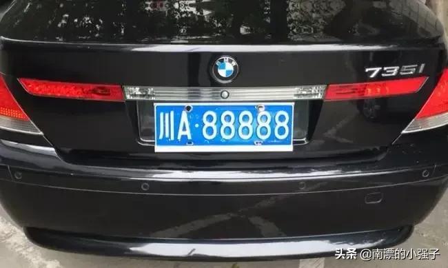 孤陋寡闻宝马735第一次见成都老烟枪黄牌那个迈巴赫川a88888前几天才