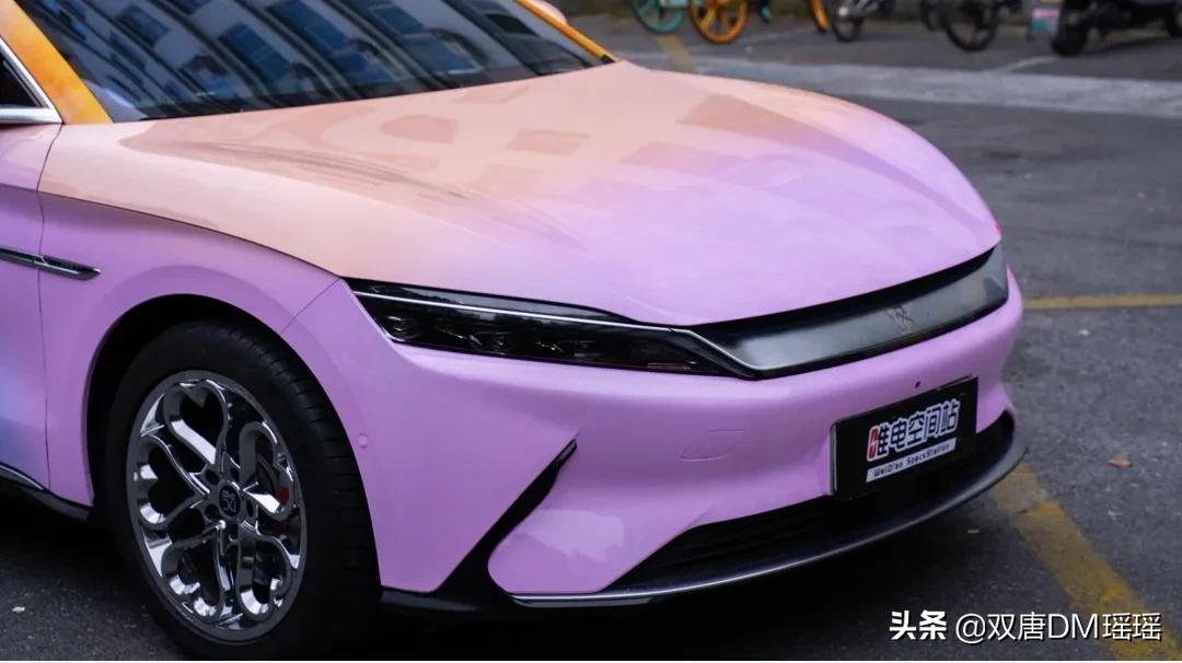 你们期待的第二车改色来了定制炫彩渐变膜虽然没有爆闪粉那么