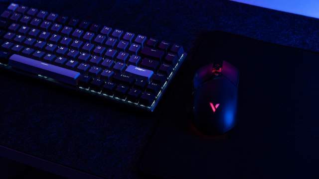 FPS游戏玩家新选择,能甩狙的雷柏V30W无线游戏鼠标