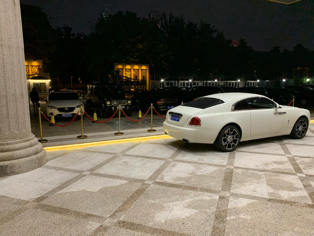 北京头条#这家中国会所音乐餐厅是在日坛附近门口停着都是比较