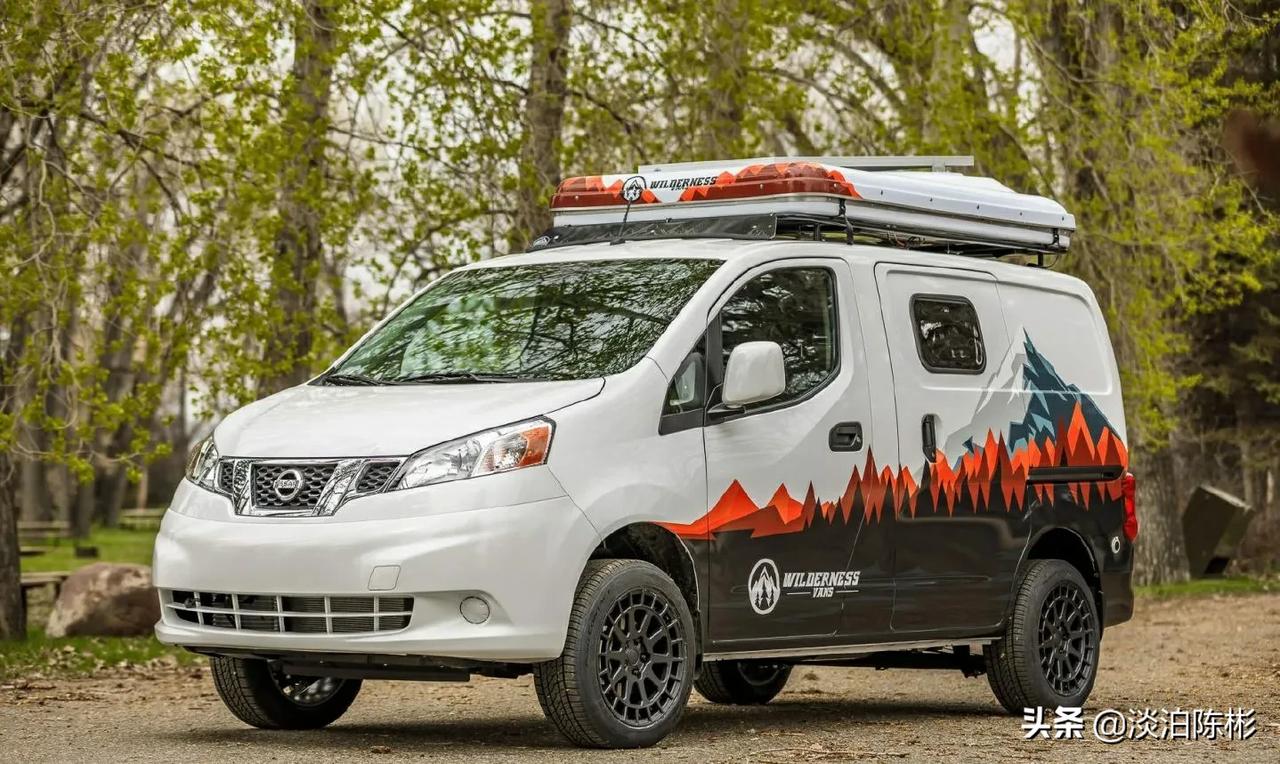 带越野套件的日产nv200露营车