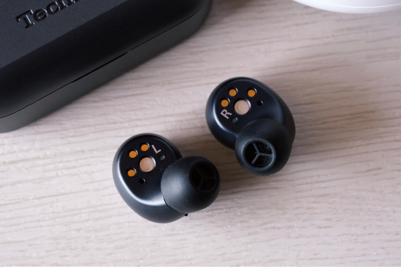 Technics EAH-AZ40:凭实力发声,高端真无线蓝牙耳机的新选择