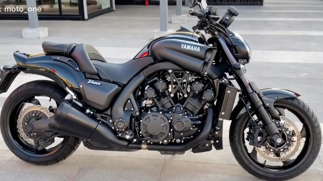 这是网友拍的雅马哈vmax1700街车,雅马哈"大魔鬼",机