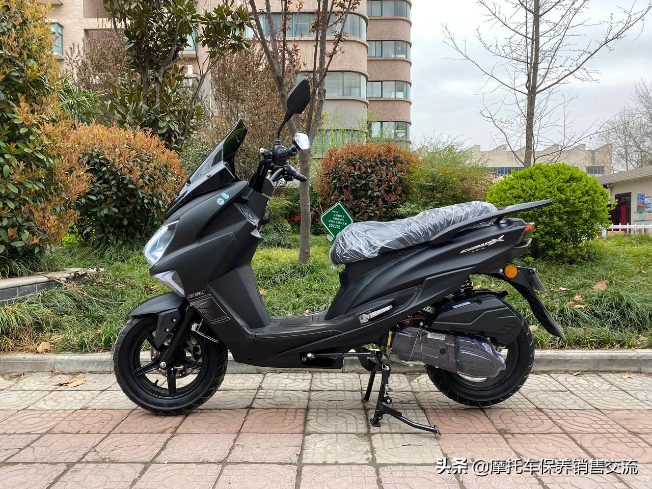 金城劲力铃木技术踏板摩托车大功率中大型175