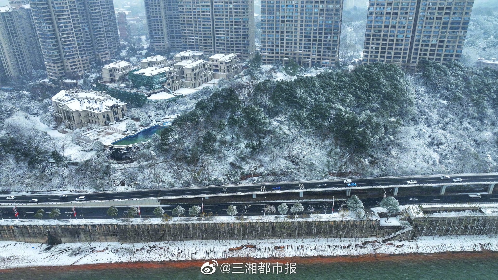 航拍长沙橘子洲头雪景被冰雪覆盖的橘子洲雪景如画美不胜收