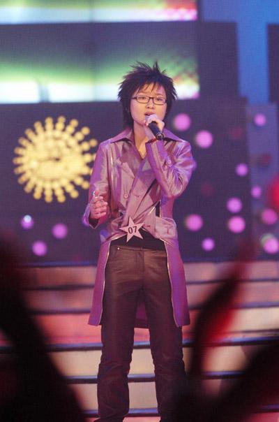 周笔畅父亲周中展现为深圳一家上市公司的老总,在1992年之前,周中展