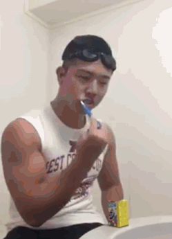 火花牌牙膏，要不要试试呢？