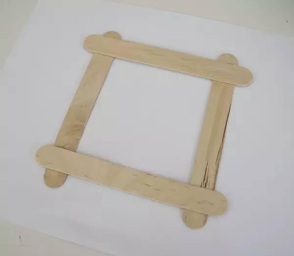 卡纸手工相框制作幼儿园(手工海绵纸相框制作幼儿园)