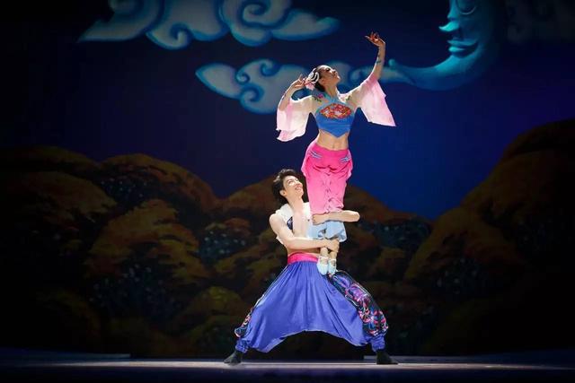 摄影:舞蹈中国刘海栋表演:唐诗逸 刘彬舞蹈《月下柔情》摄影师:舞姬