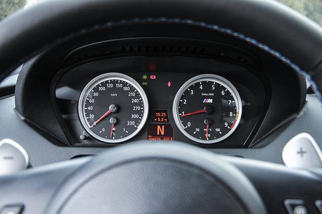 8300rpm开始的红线区外加330km/h的时速表底,体型庞大又怎样?