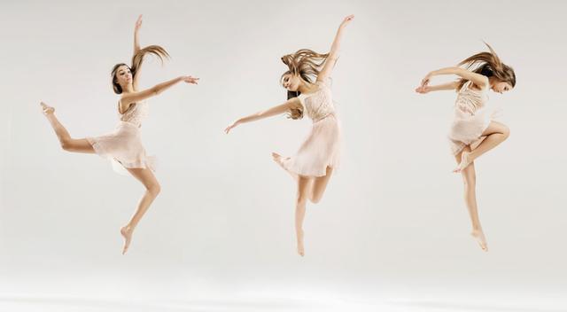 梦见很多人一起跳舞(梦见很多人一起跳舞是什么意思)