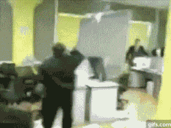 上班族办公室里的爆发