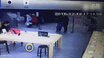 玻璃门悲剧11个，都产生阴影了