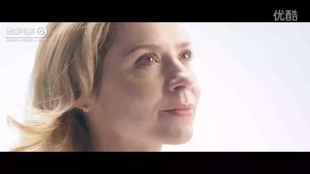 医生示范身体乳