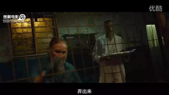 医生示范身体乳