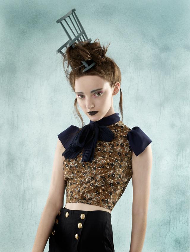 碰瓷,被讹……李智辉(刘牧 饰)遭受着人生的低谷,儿子李一航(王艺涵