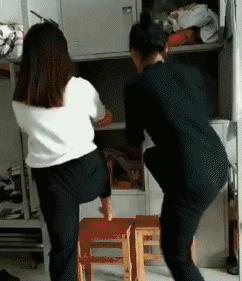 牛哥美女内涵gif动图12p：服务真的是太贴心
