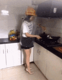 牛哥美女内涵gif动图17p：此情此景，秋名山的车神何在？