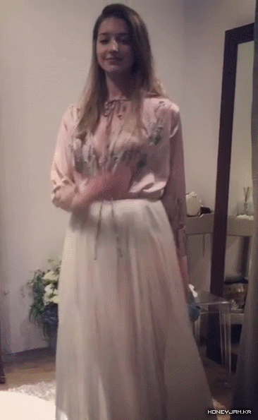 牛哥美女内涵gif动图13p:哇,好大的房子啊!