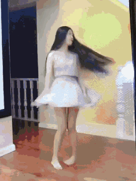 牛哥美女内涵gif动图10p：模特拍写真场面