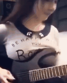 牛哥美女内涵gif动图13p:抹了口红的美女都是这么喝水的