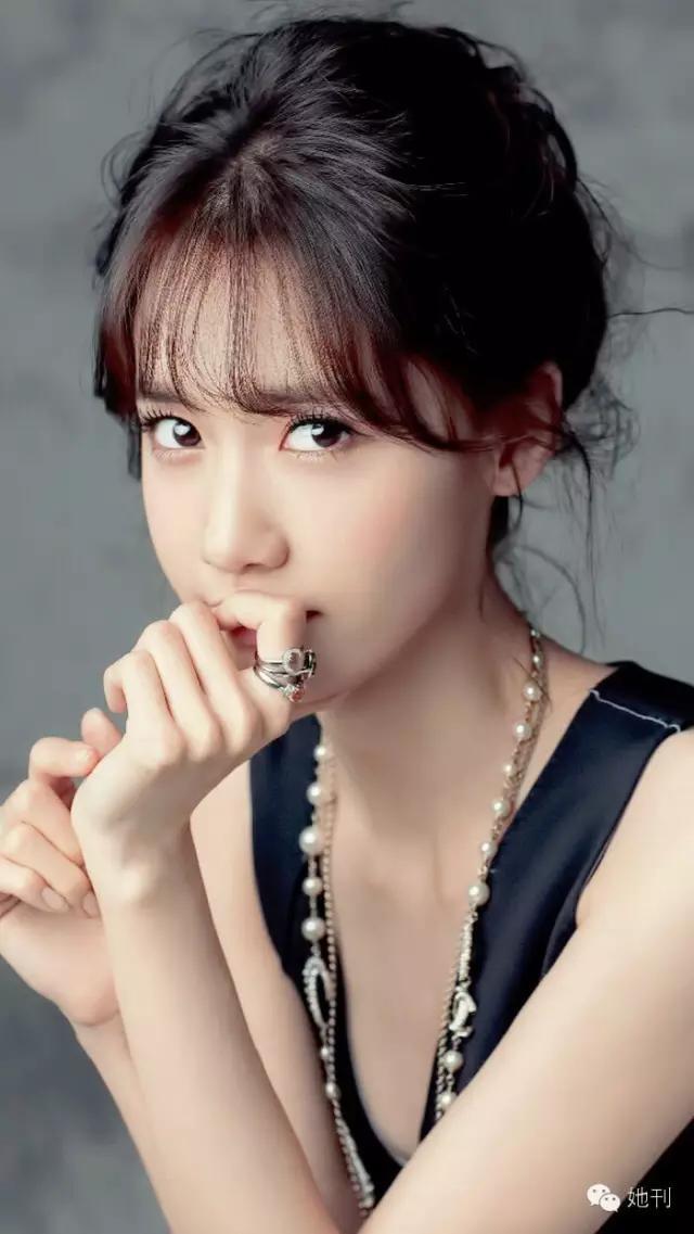 因为有一双 buling buling 又水汪汪的小鹿眼,允儿又被粉丝们爱唱为