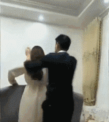 牛哥美女内涵gif动图10p:妹子难道没有闻到一股腥味