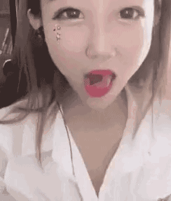 牛哥美女内涵gif动图：妹子就这舌头谁能受得了！