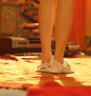 牛哥美女内涵gif动图10p：妹子你几岁了啊！还吃手呢？