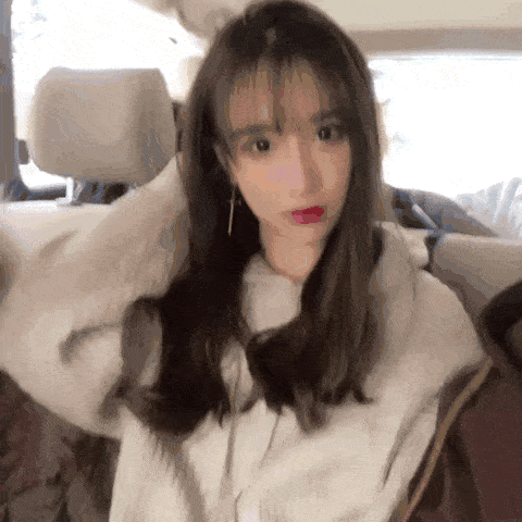 牛哥美女内涵gif动图:妹子亲的太快!牛哥还没有反映过来呢?