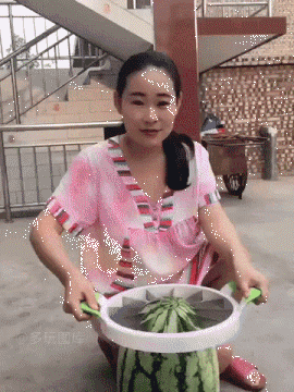 牛哥美女内涵gif动图9p：扑捉到精彩的镜头