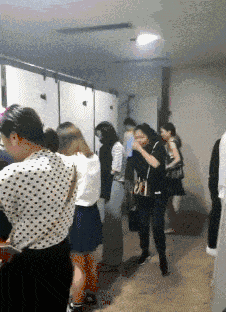 牛哥美女内涵gif动图9p：妹纸这腚力好强