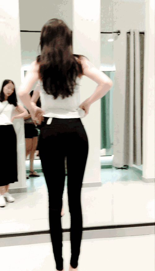 牛哥内涵美女gif动图13p：听说狐狸的尾巴不能碰是不是真的！