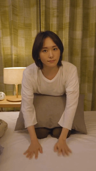 牛哥内涵美女gif动图13p：听说狐狸的尾巴不能碰是不是真的！