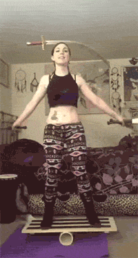 牛哥内涵美女gif动图:看到这个小姐姐,觉得冬天好温暖