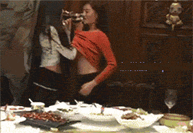牛哥美女内涵gif动图：该犯点什么罪才能被美女警察抓呢？