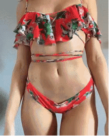 牛哥内涵美女gif动图：妹子，你可真调皮