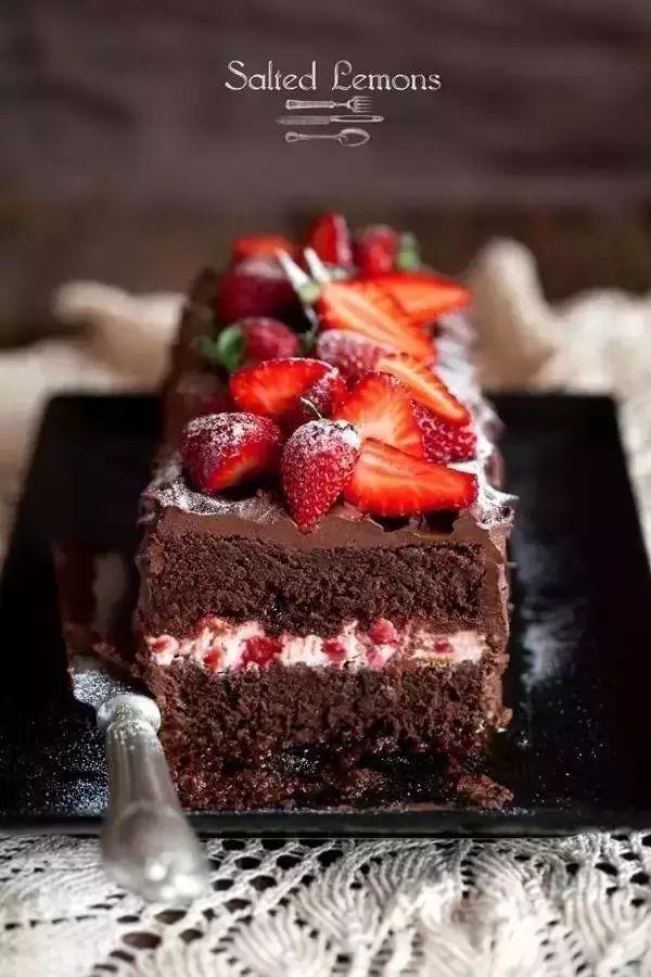 今天是情人節禮物想好瞭嗎？請送她一款她最愛的草莓蛋糕吧！