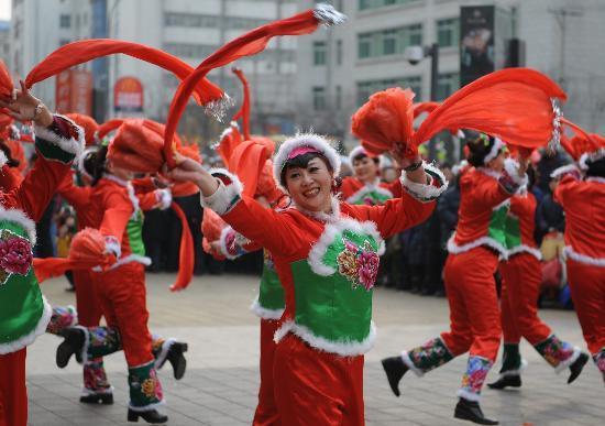 东北秧歌新春到东北农材特色过年习俗过年大秧歌扭进家