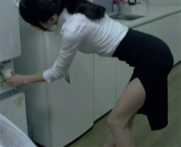 牛哥美女内涵gif动图12p：妹子的裙子很漂亮啊